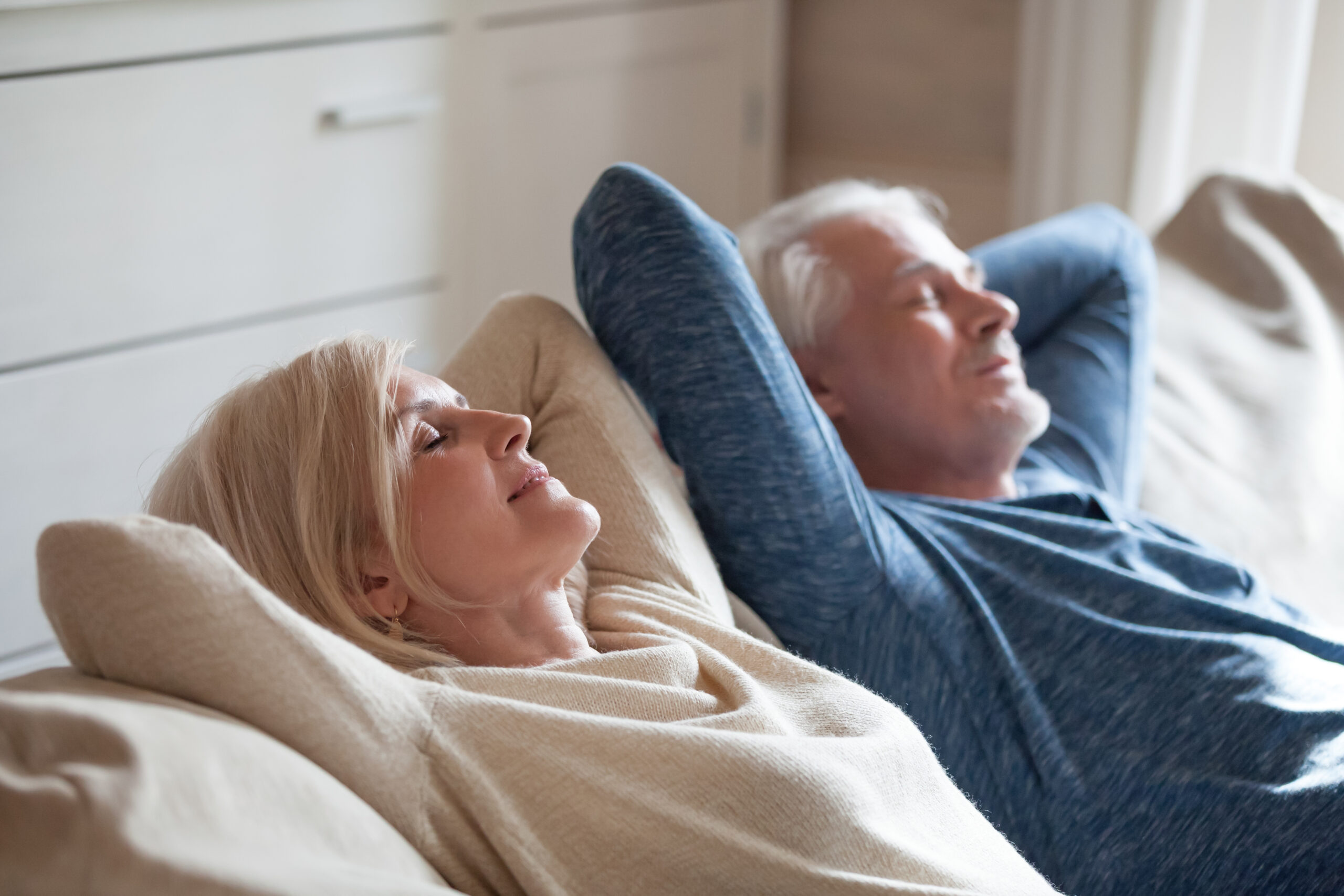Warum Ohrenpflege bei Hörgeräten so wichtig ist Bildquelle: fizkes / kostimedia / shutterstock.com
